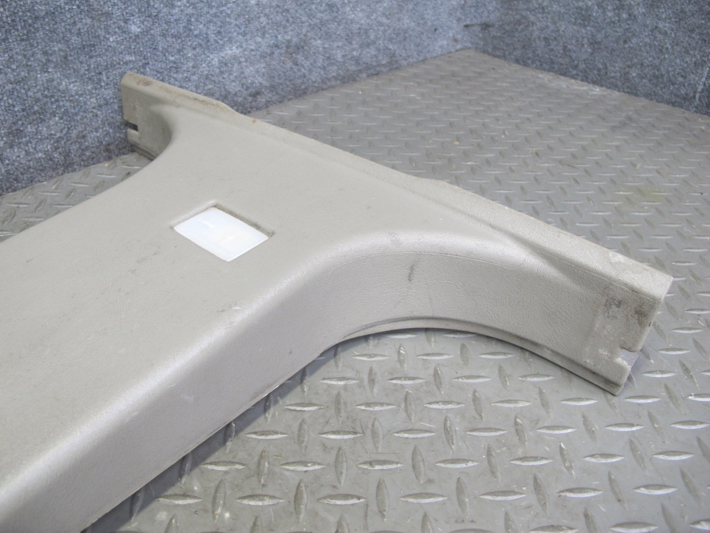 2003-2004 Hummer H2 Left Driver Side Upper Lower B Pillar Trim Cover Panel