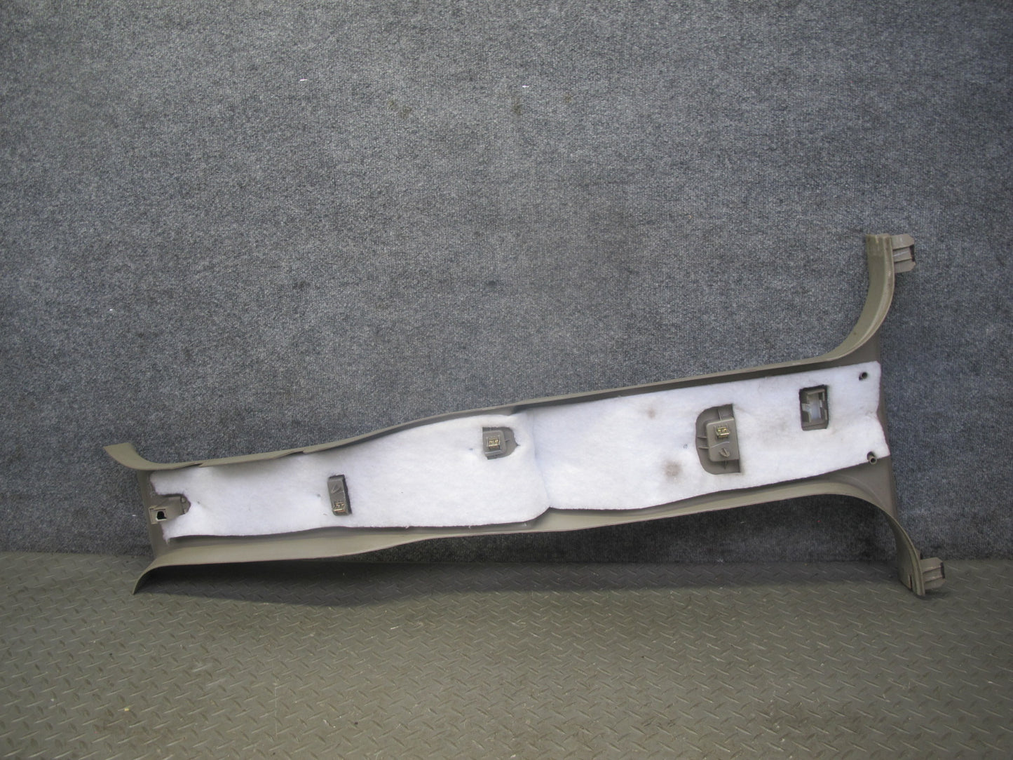 2003-2004 Hummer H2 Left Driver Side Upper Lower B Pillar Trim Cover Panel