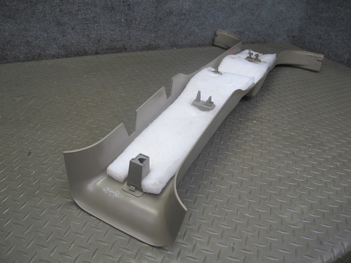2003-2004 Hummer H2 Left Driver Side Upper Lower B Pillar Trim Cover Panel