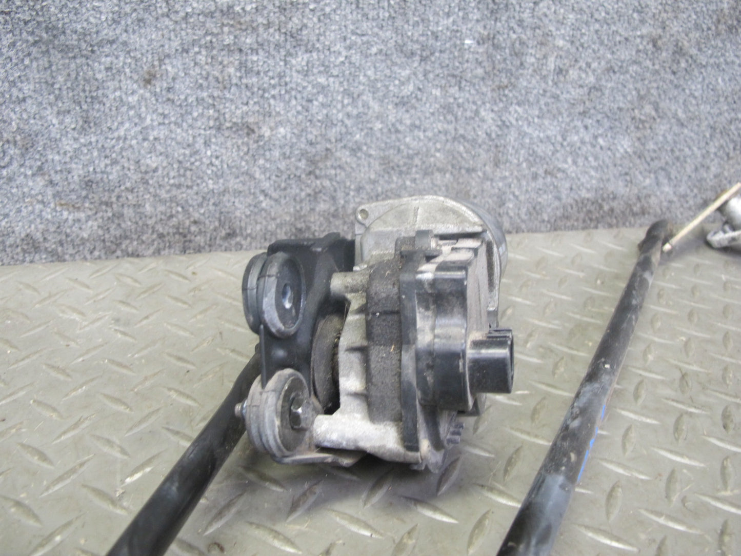 00-02 Toyota MR2 Spyder ZZW30L Windshield Wiper Transmission Linkage w Motor OEM