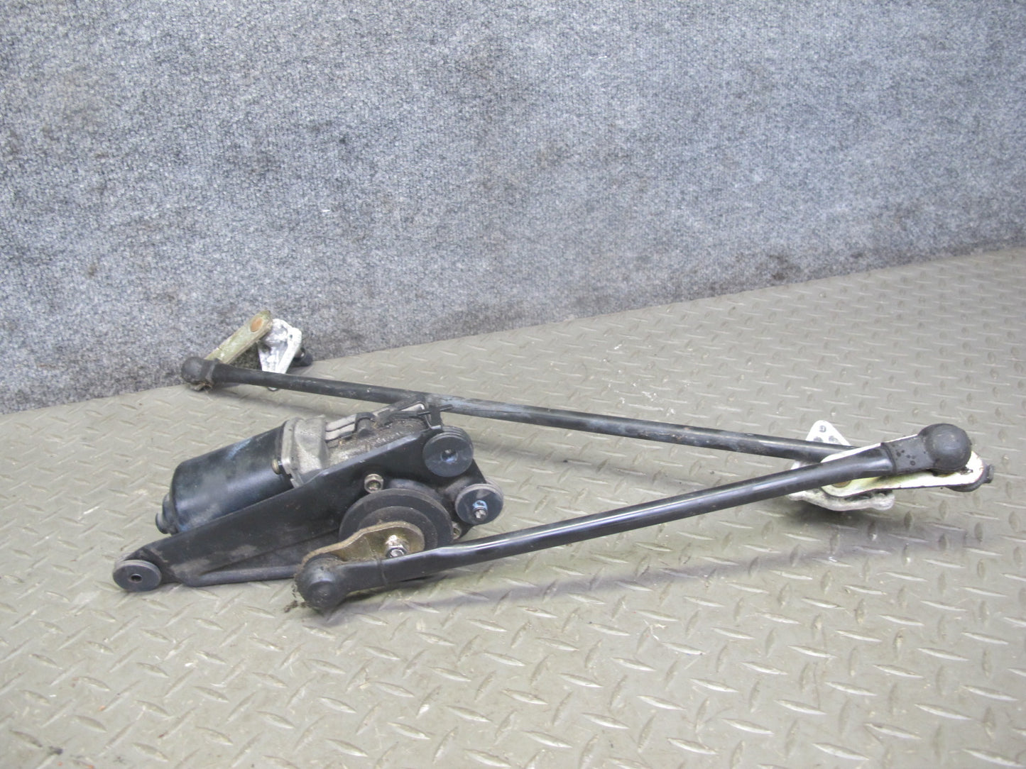 00-02 Toyota MR2 Spyder ZZW30L Windshield Wiper Transmission Linkage w Motor OEM