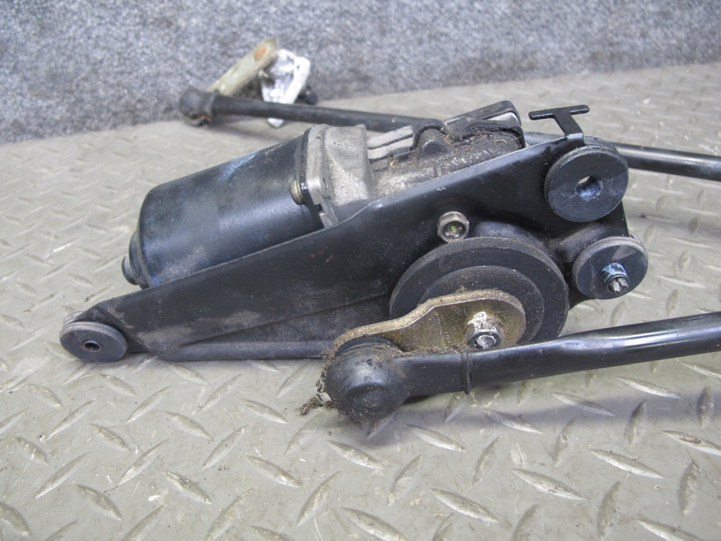 00-02 Toyota MR2 Spyder ZZW30L Windshield Wiper Transmission Linkage w Motor OEM