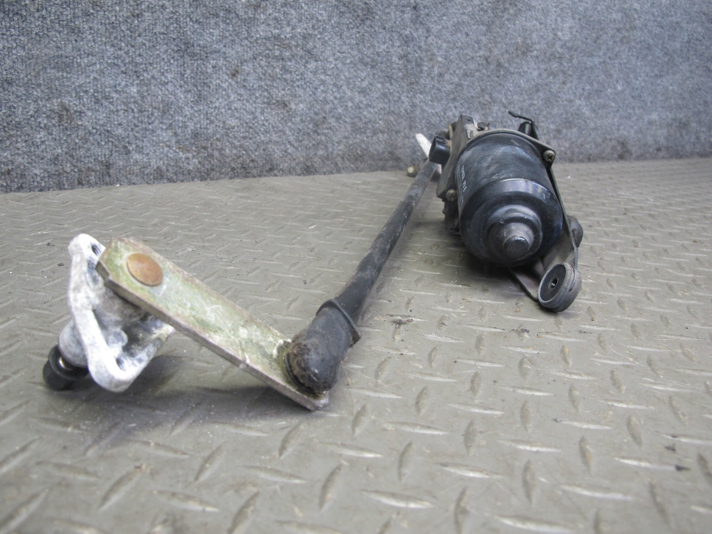 00-02 Toyota MR2 Spyder ZZW30L Windshield Wiper Transmission Linkage w Motor OEM