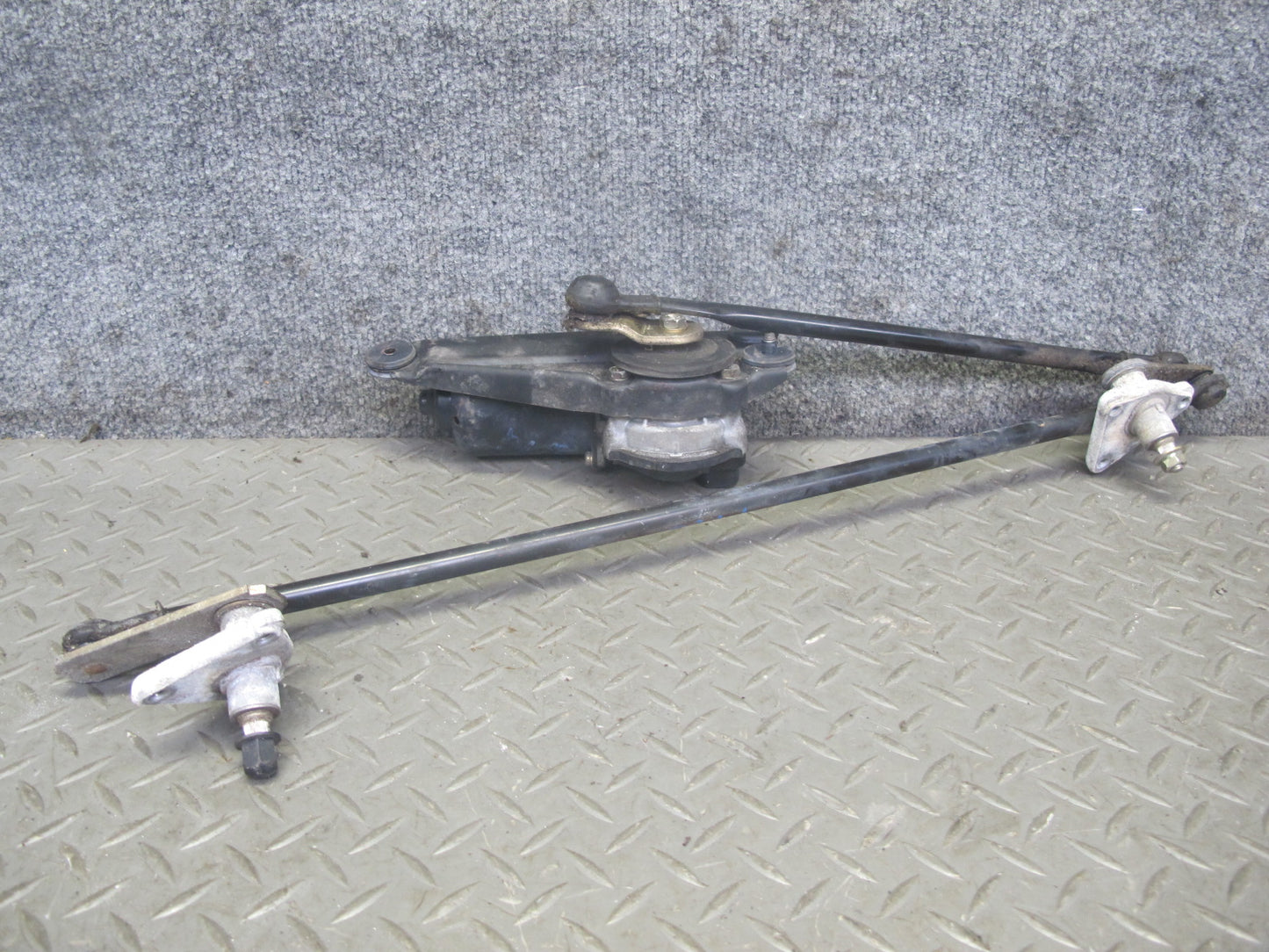 00-02 Toyota MR2 Spyder ZZW30L Windshield Wiper Transmission Linkage w Motor OEM