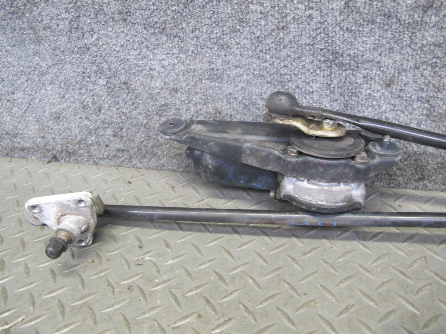 00-02 Toyota MR2 Spyder ZZW30L Windshield Wiper Transmission Linkage w Motor OEM