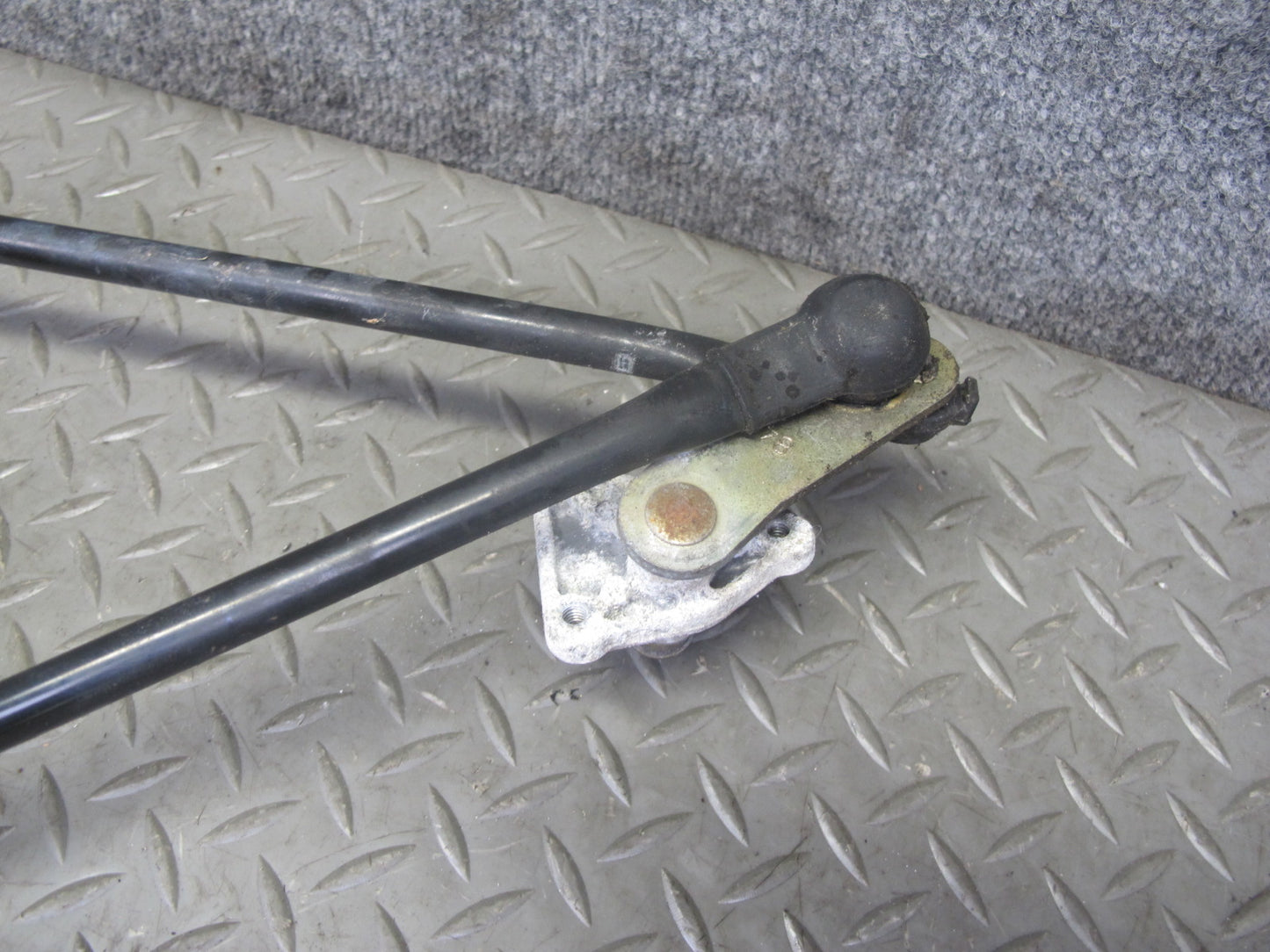 00-02 Toyota MR2 Spyder ZZW30L Windshield Wiper Transmission Linkage w Motor OEM