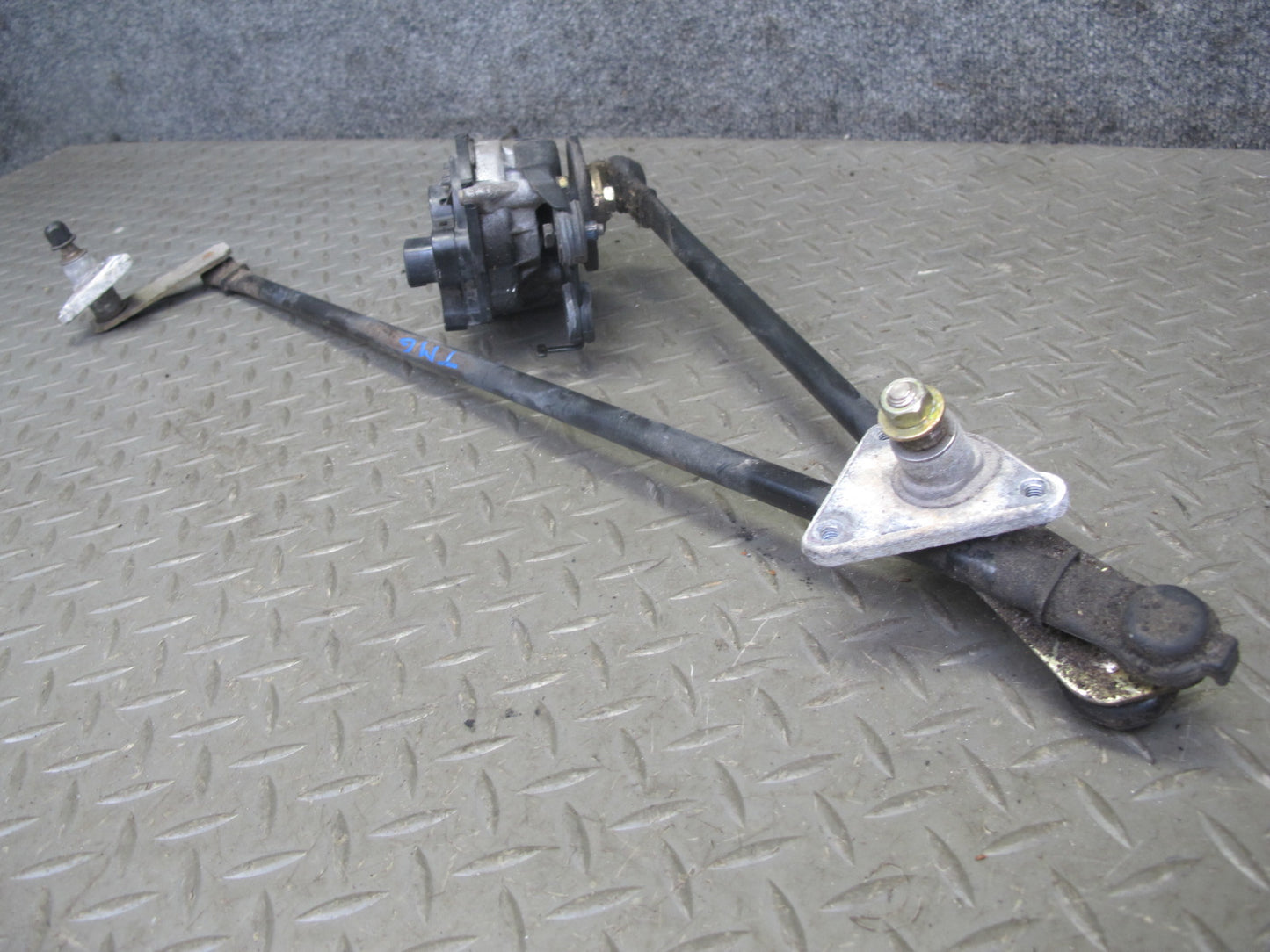 00-02 Toyota MR2 Spyder ZZW30L Windshield Wiper Transmission Linkage w Motor OEM