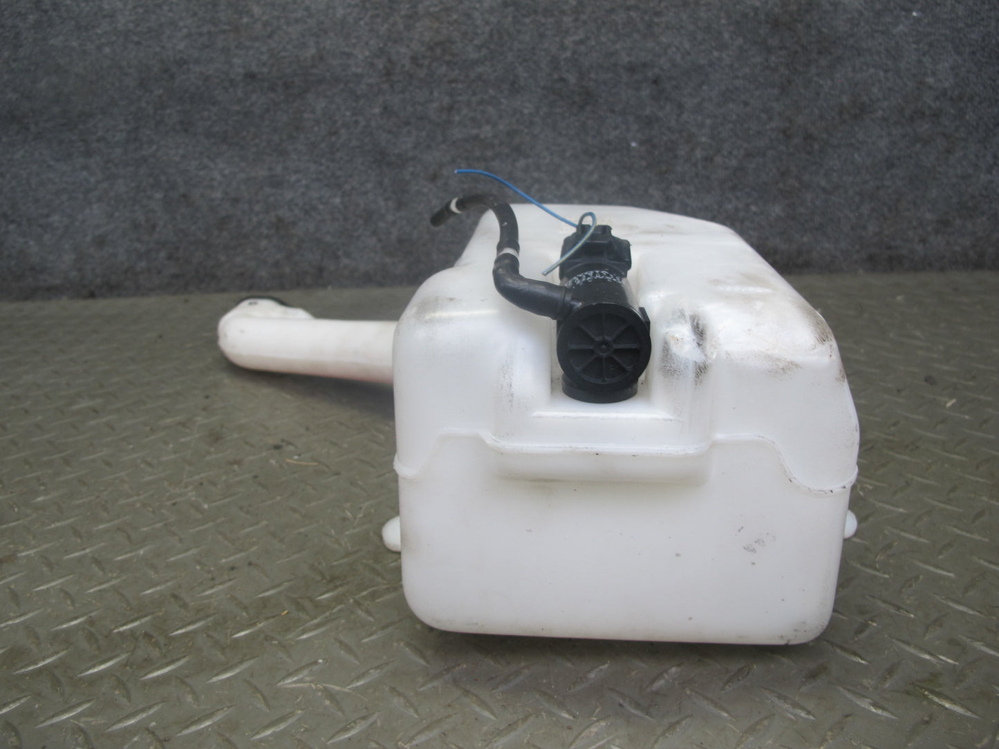 00-05 Toyota MR2 Spyder ZZW30L Windshield Washer Fluid Reservoir Tank w Pump OEM