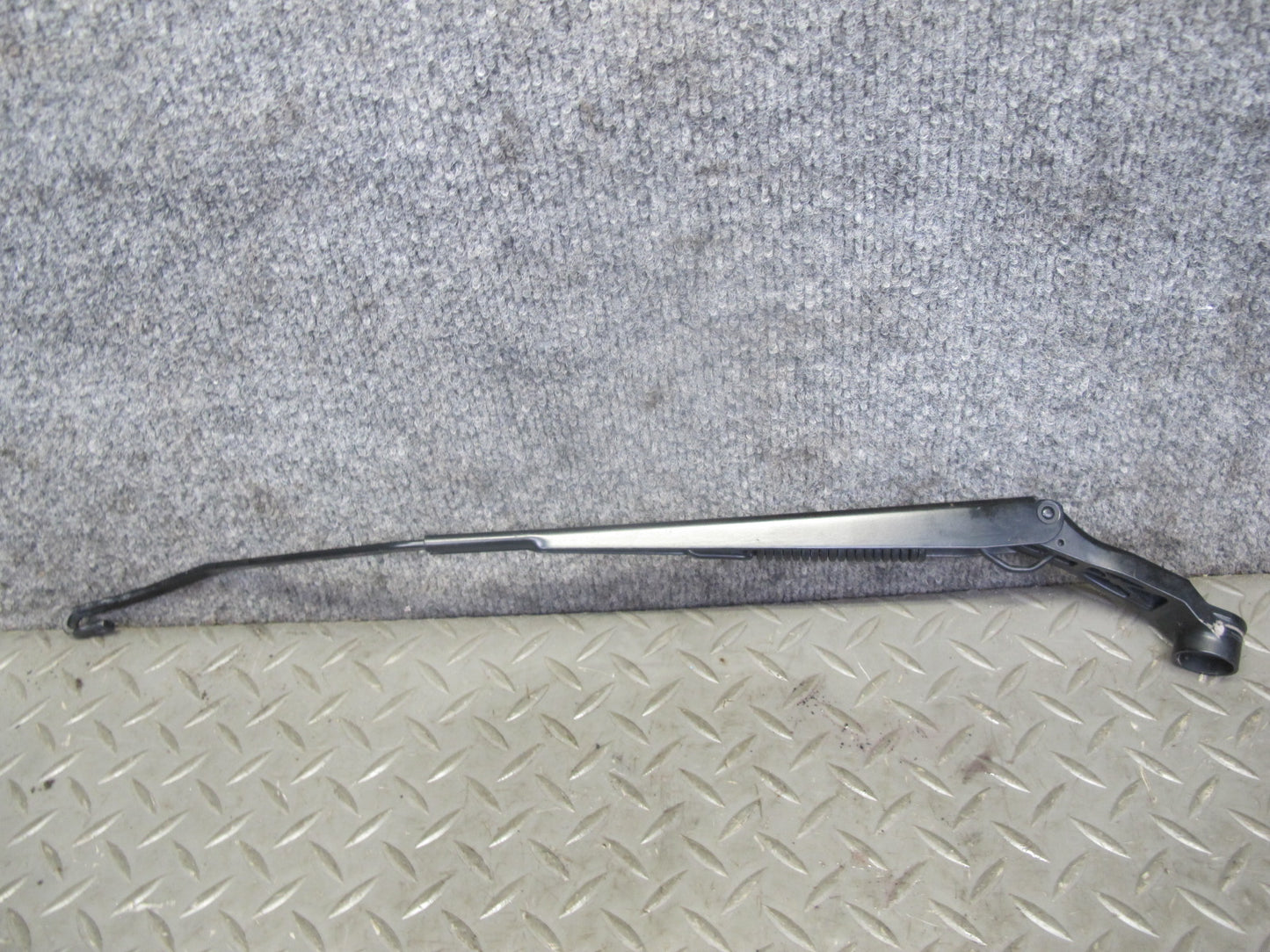 00-05 Toyota MR2 Spyder ZZW30L Set of 2 Front Left & Right Wiper Arm OEM