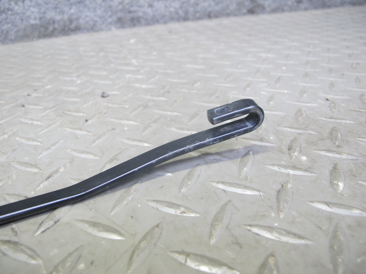 00-05 Toyota MR2 Spyder ZZW30L Set of 2 Front Left & Right Wiper Arm OEM