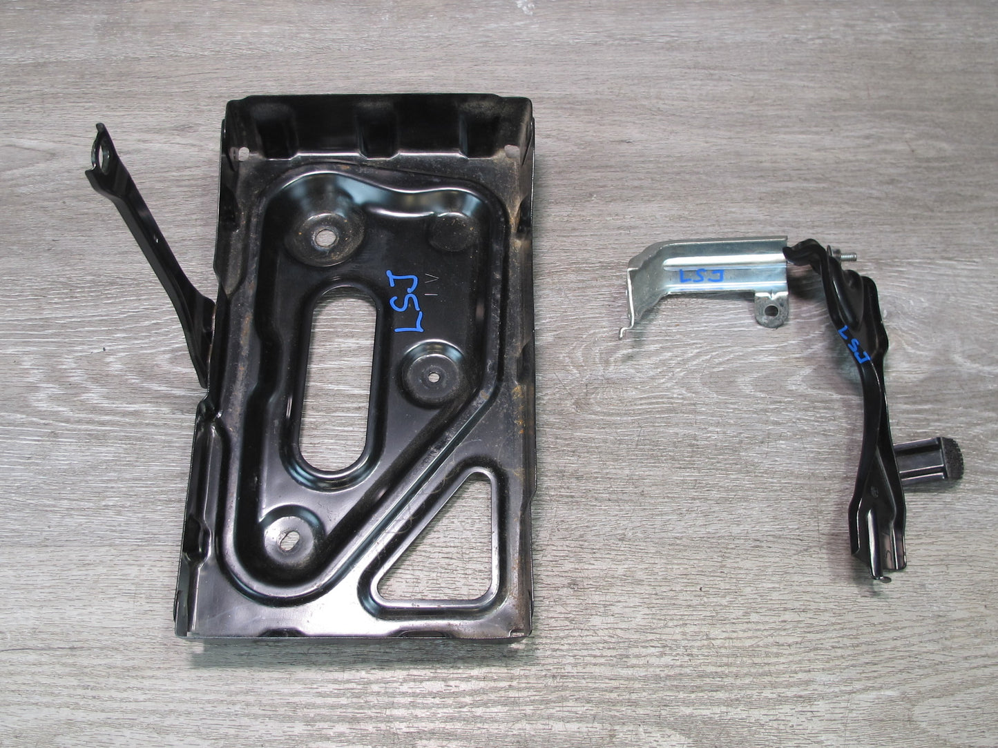 08-16 Lexus UVF46 LS600h Battery Mount Tray Bracket Holder Support Set OEM