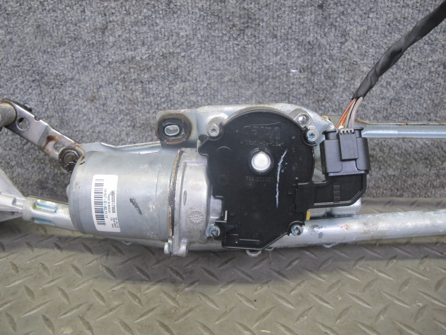12-18 Mercedes W166 GLE ML Windshield Wiper Transmission Linkage w Motor OEM