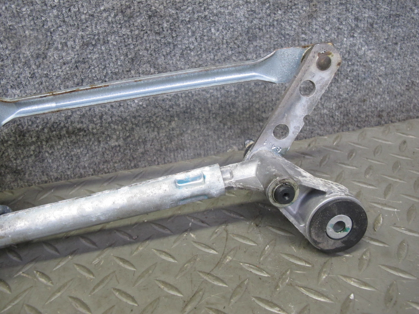 12-18 Mercedes W166 GLE ML Windshield Wiper Transmission Linkage w Motor OEM