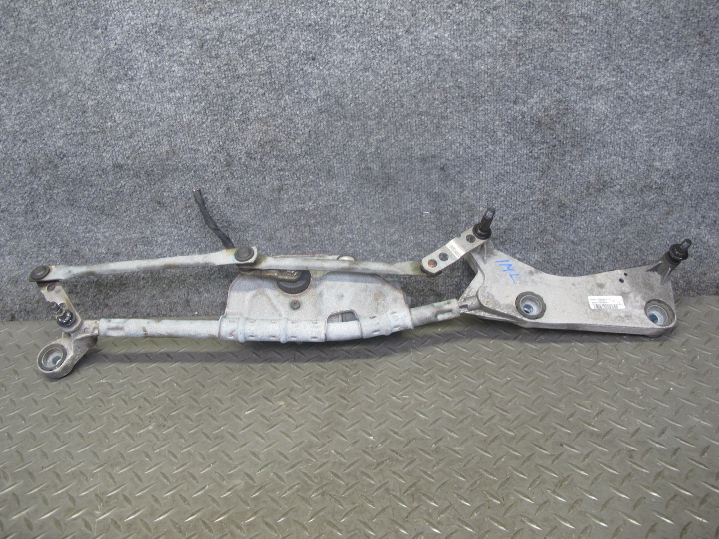 12-18 Mercedes W166 GLE ML Windshield Wiper Transmission Linkage w Motor OEM
