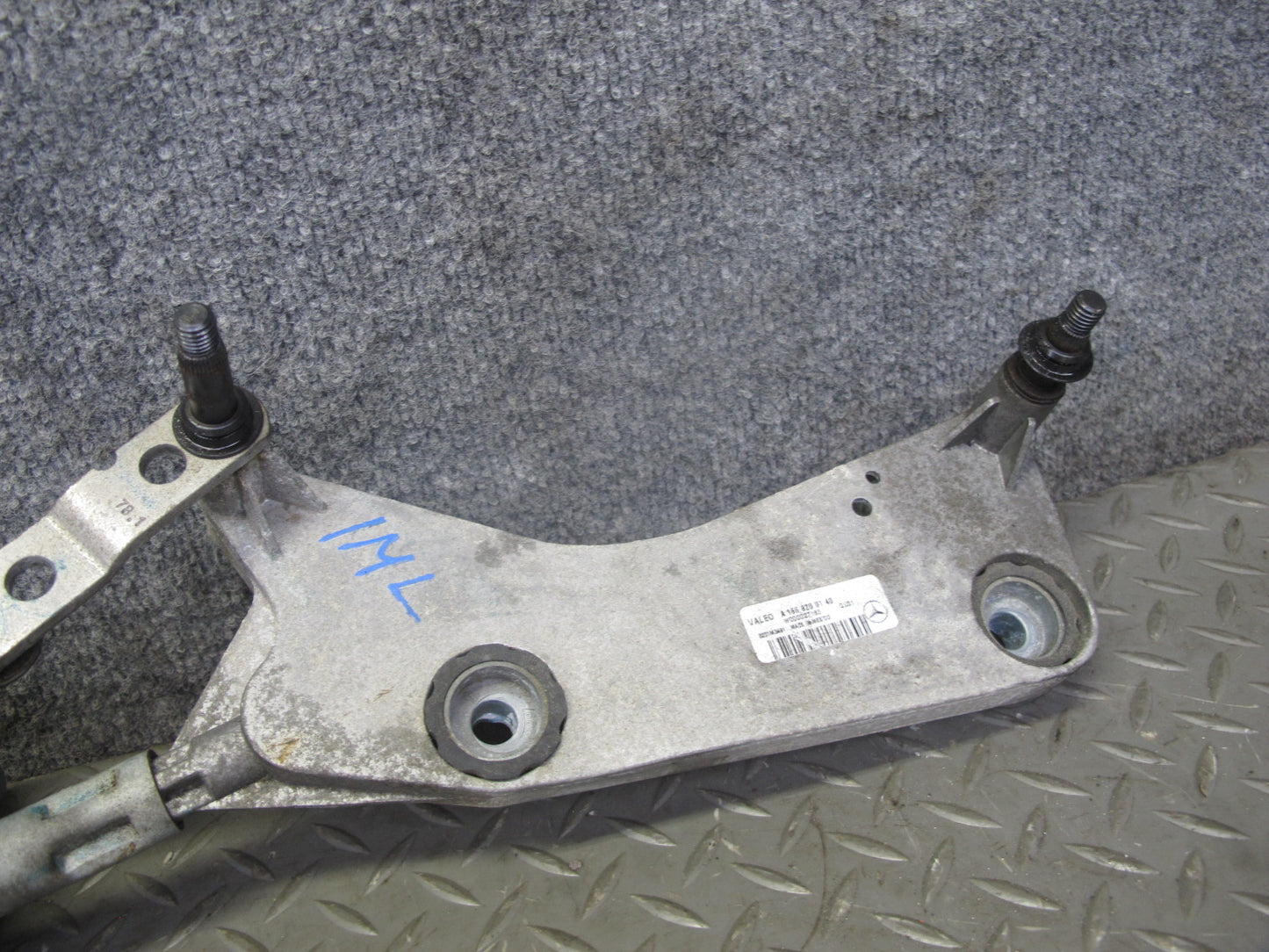 12-18 Mercedes W166 GLE ML Windshield Wiper Transmission Linkage w Motor OEM