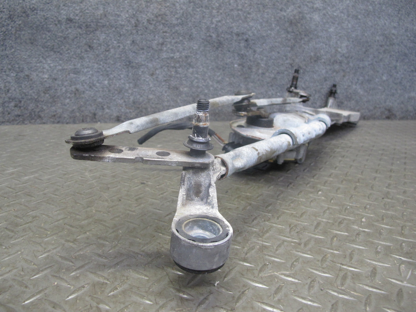 12-18 Mercedes W166 GLE ML Windshield Wiper Transmission Linkage w Motor OEM