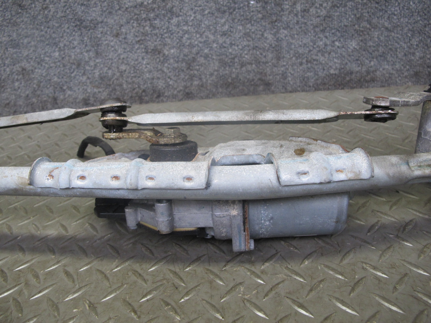 12-18 Mercedes W166 GLE ML Windshield Wiper Transmission Linkage w Motor OEM