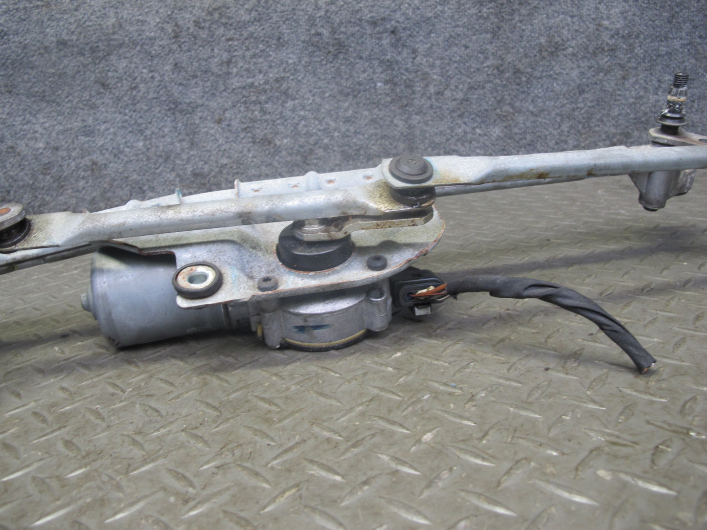 12-18 Mercedes W166 GLE ML Windshield Wiper Transmission Linkage w Motor OEM
