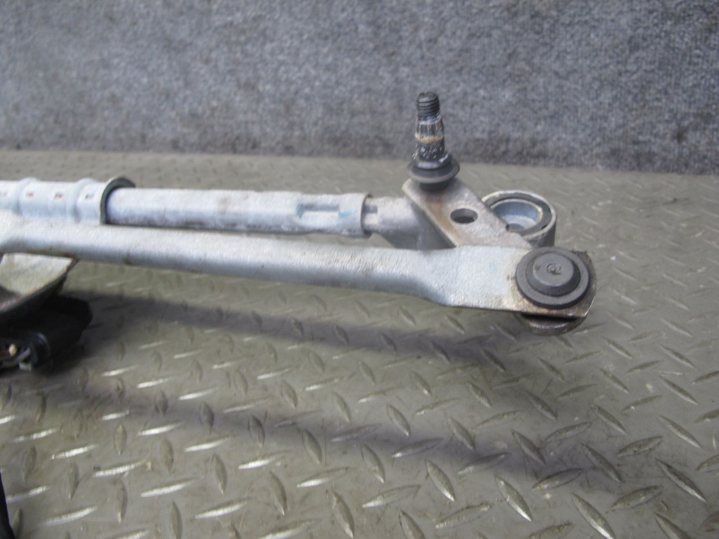 12-18 Mercedes W166 GLE ML Windshield Wiper Transmission Linkage w Motor OEM