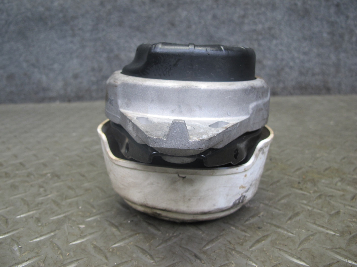 12-15 Mercedes W166 ML350 M276 Set of 2 Left & Right Engine Motor Mount OEM
