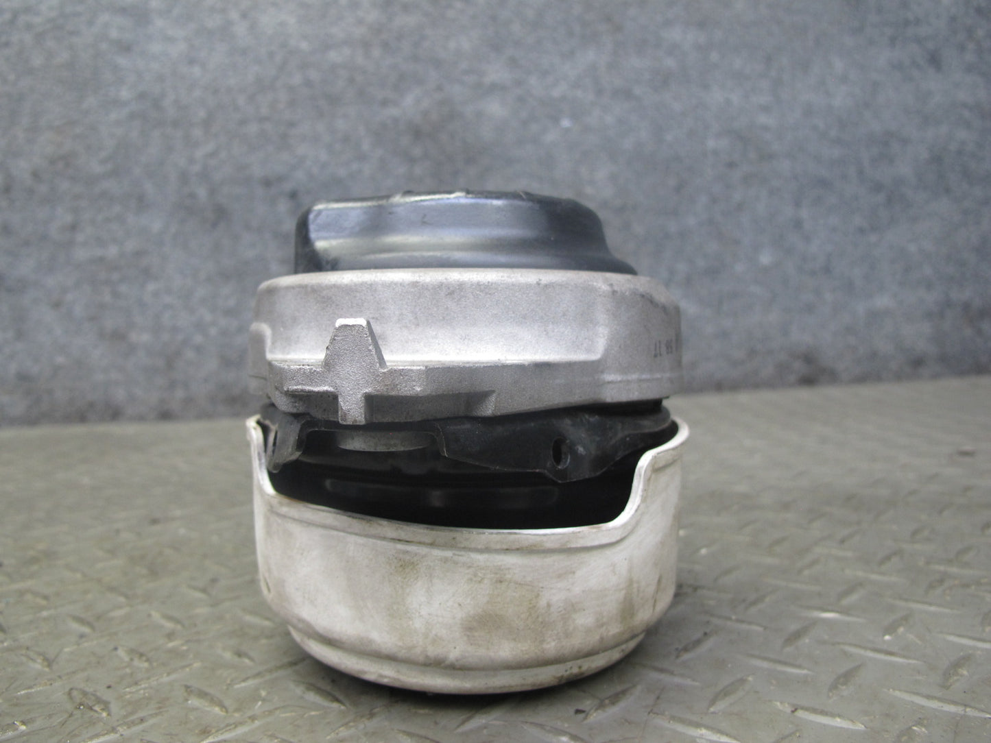 12-15 Mercedes W166 ML350 M276 Set of 2 Left & Right Engine Motor Mount OEM