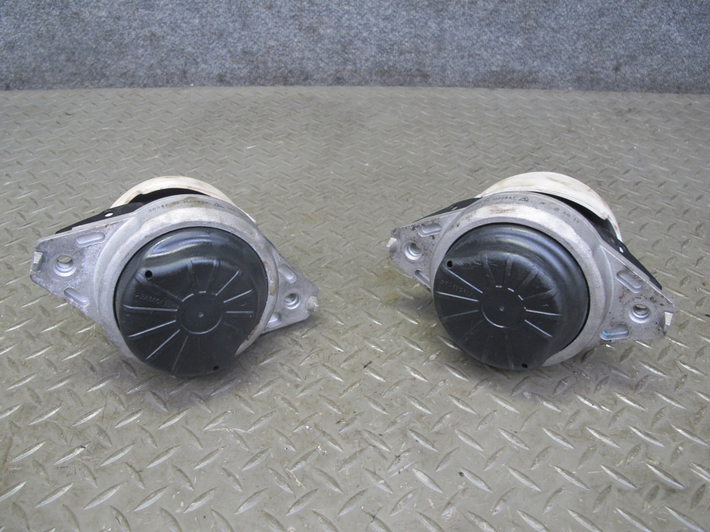 12-15 Mercedes W166 ML350 M276 Set of 2 Left & Right Engine Motor Mount OEM