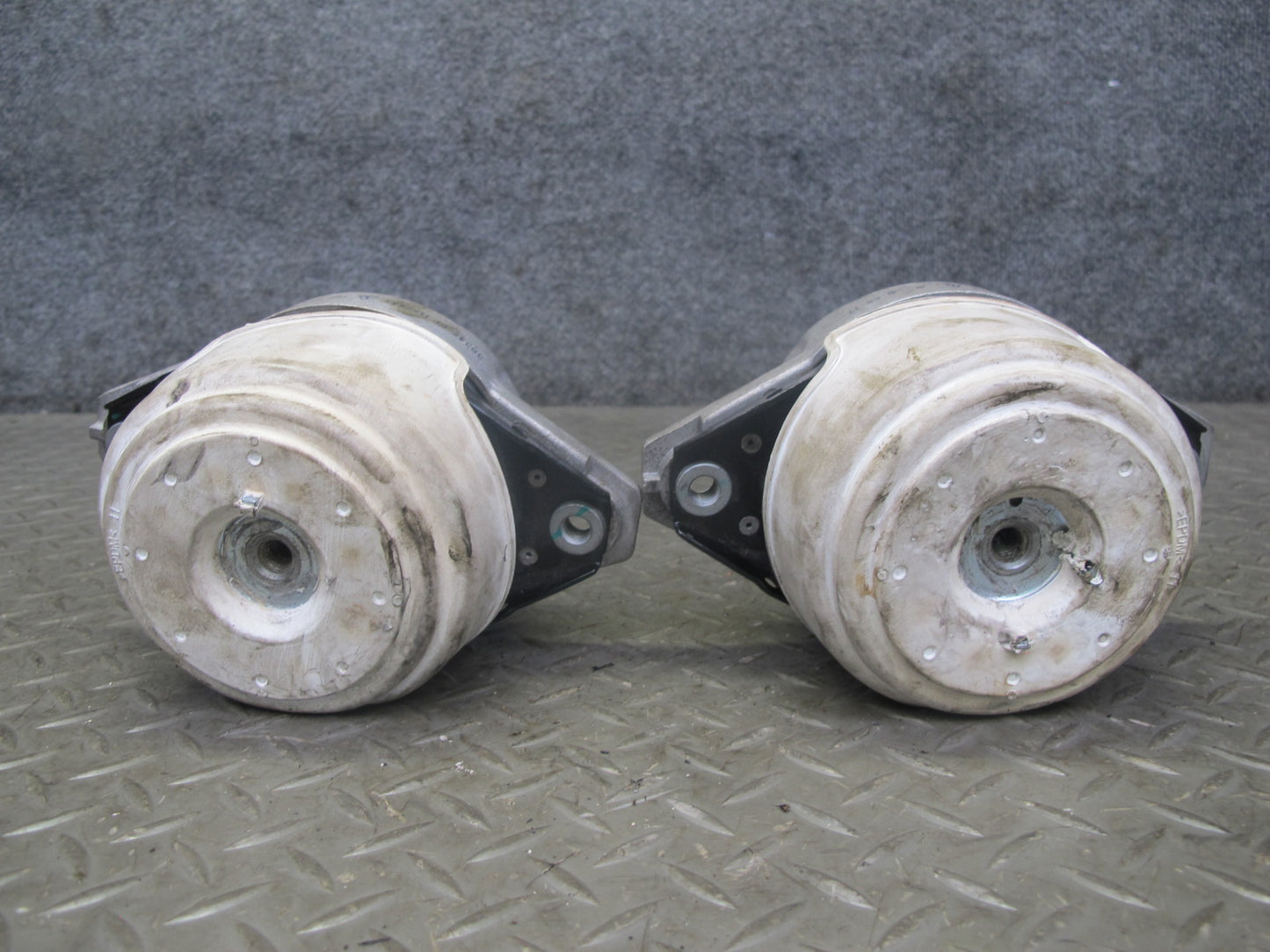 12-15 Mercedes W166 ML350 M276 Set of 2 Left & Right Engine Motor Mount OEM