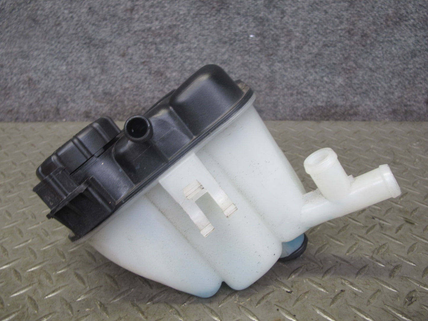 12-18 Mercedes W166 GLE ML M276 Coolant Overflow Expansion Reservoir Tank OEM