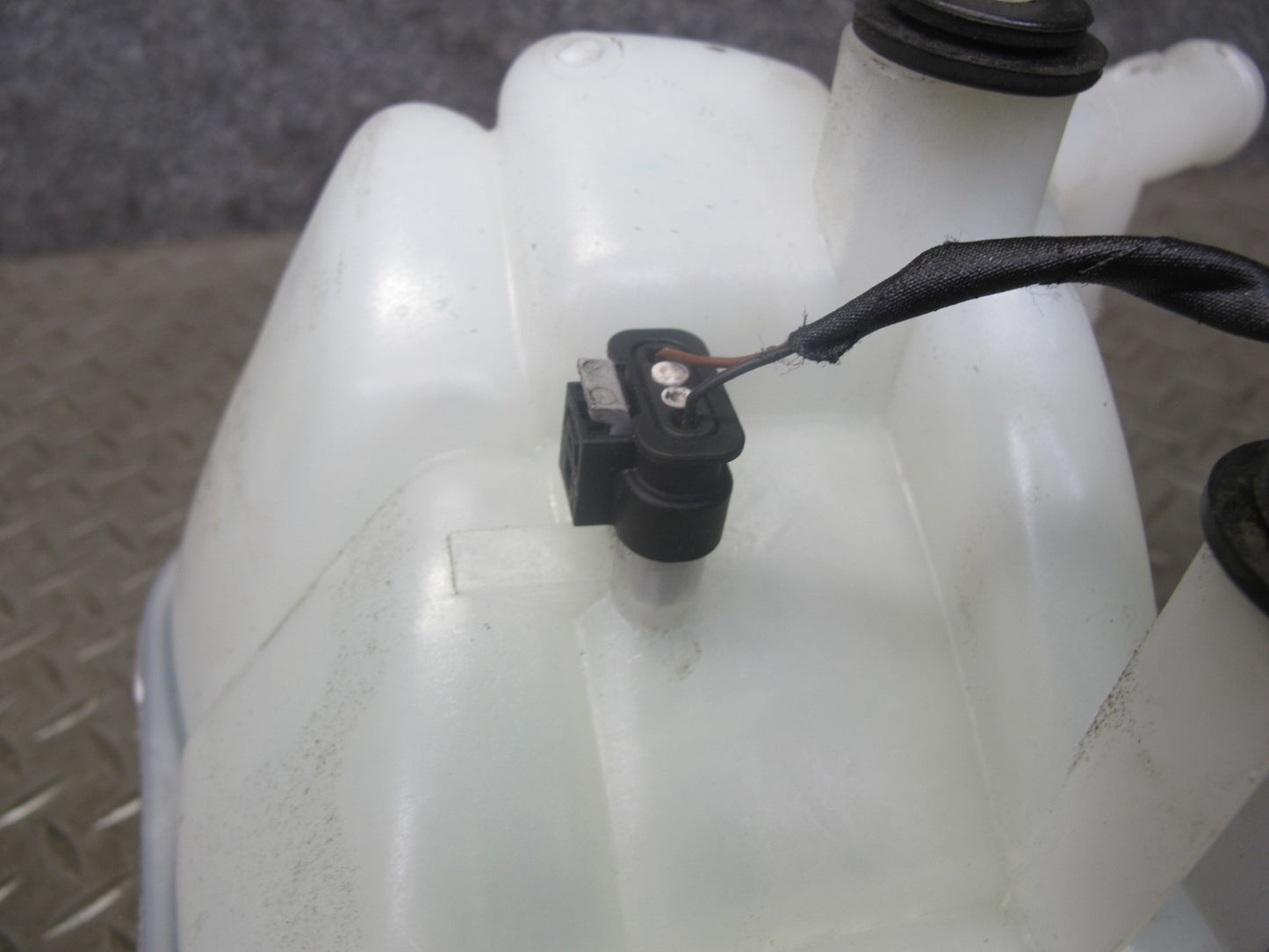 12-18 Mercedes W166 GLE ML M276 Coolant Overflow Expansion Reservoir Tank OEM