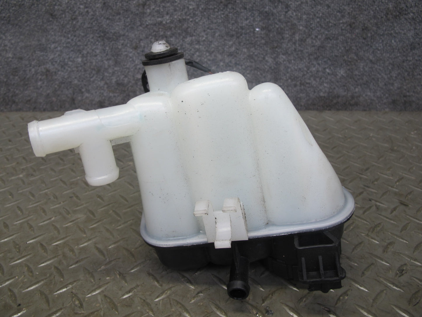 12-18 Mercedes W166 GLE ML M276 Coolant Overflow Expansion Reservoir Tank OEM