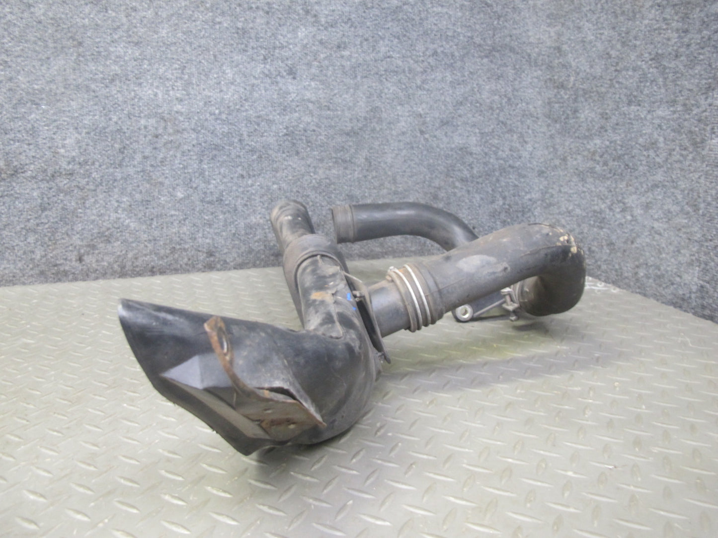 91-95 Nissan Z32 300ZX NA Left & Right Air Intake Inlet Duct Hose Pipe Set OEM