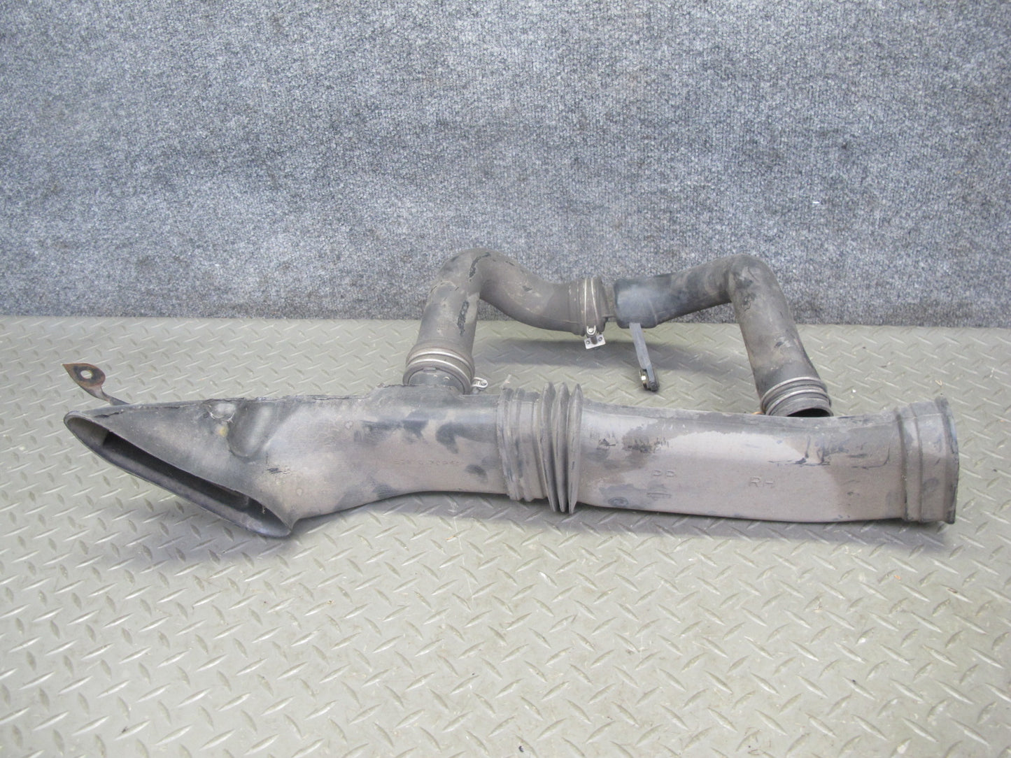 91-95 Nissan Z32 300ZX NA Left & Right Air Intake Inlet Duct Hose Pipe Set OEM