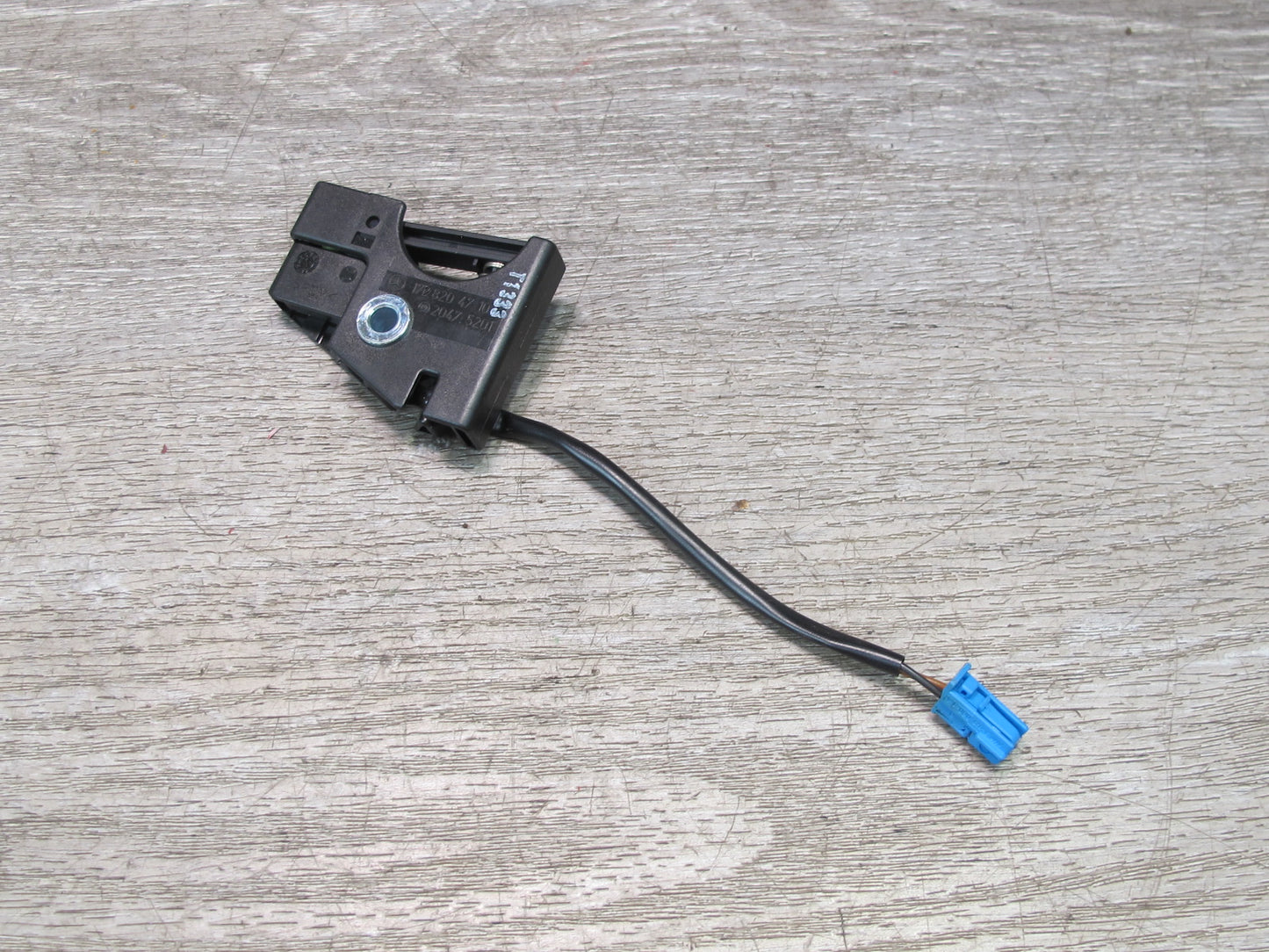 2012-2020 Mercedes R172 SLK SLC Rear Left Gate Valve Limit Switch A1728204710
