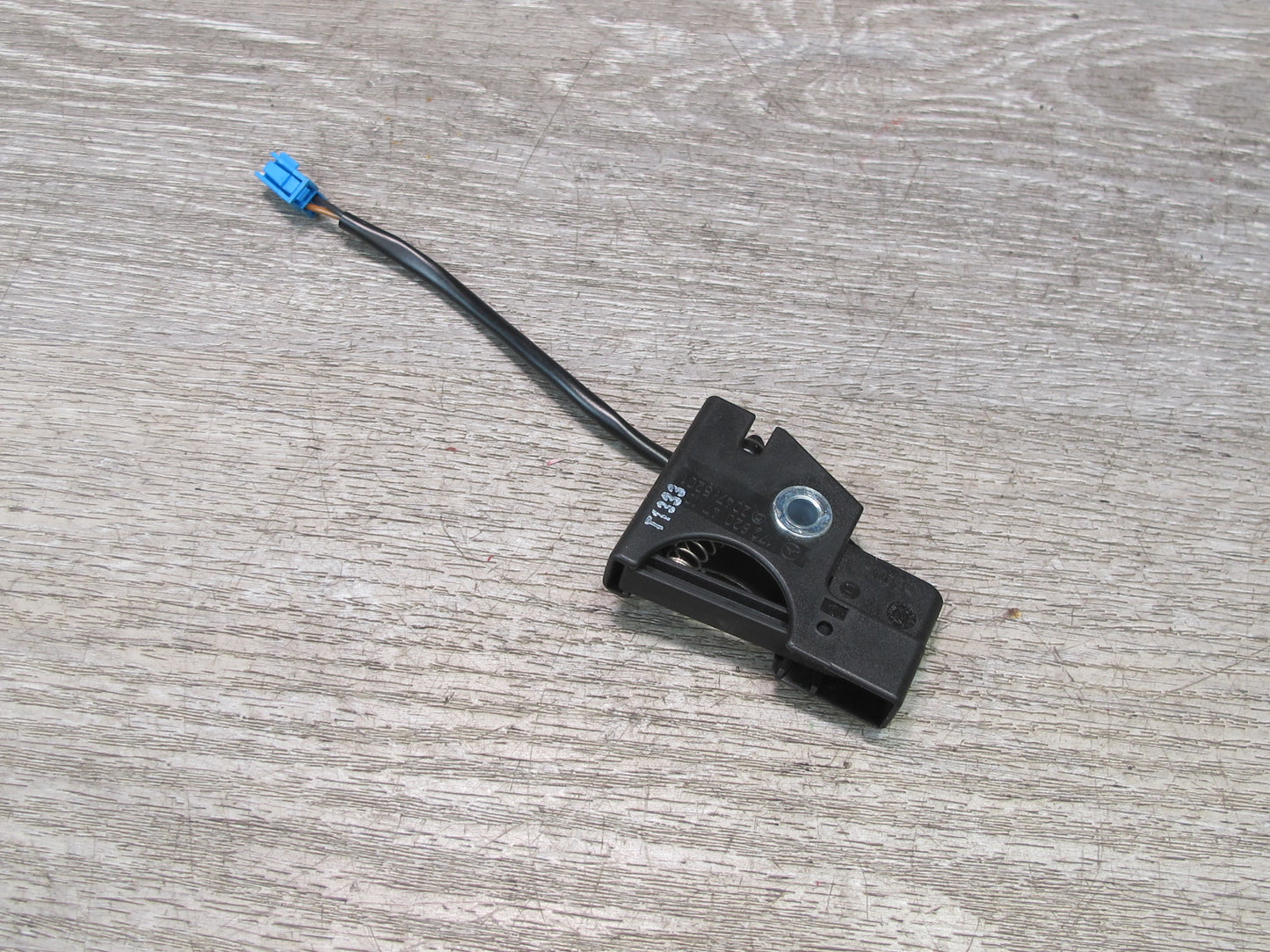 2012-2020 Mercedes R172 SLK SLC Rear Left Gate Valve Limit Switch A1728204710