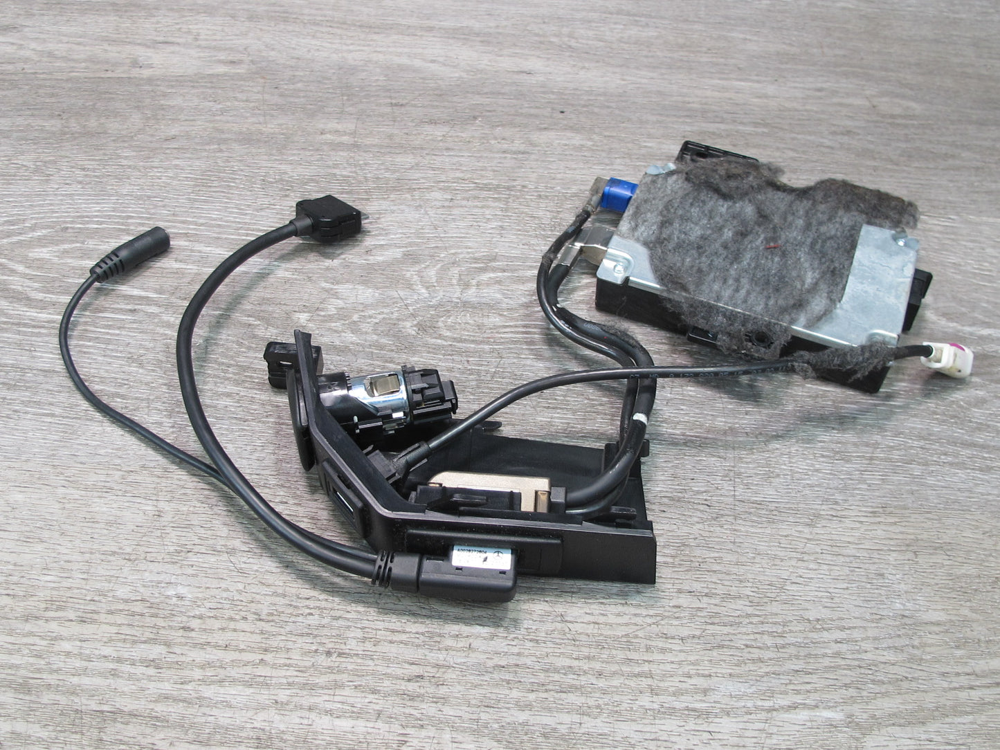 2012-2016 Mercedes R172 SLK Communication Control Module W/ Audio USB Interface