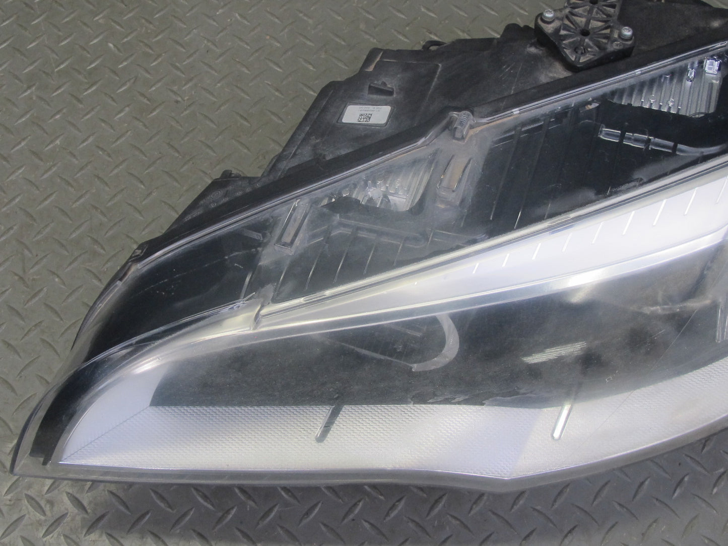 2013-2014 BMW E71 X6 Front Left LED Adaptive Headlight Lamp w Module