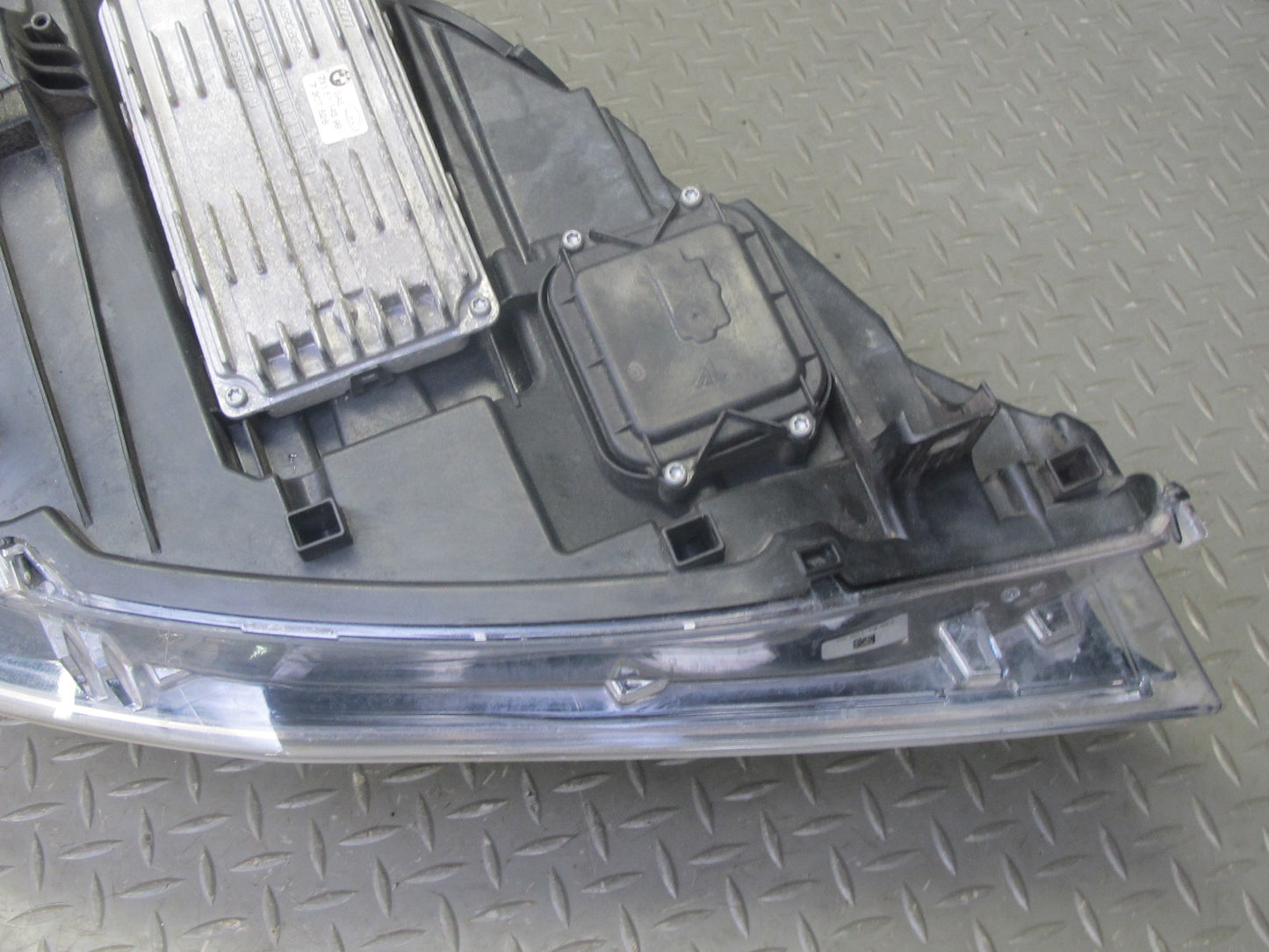2013-2014 BMW E71 X6 Front Left LED Adaptive Headlight Lamp w Module