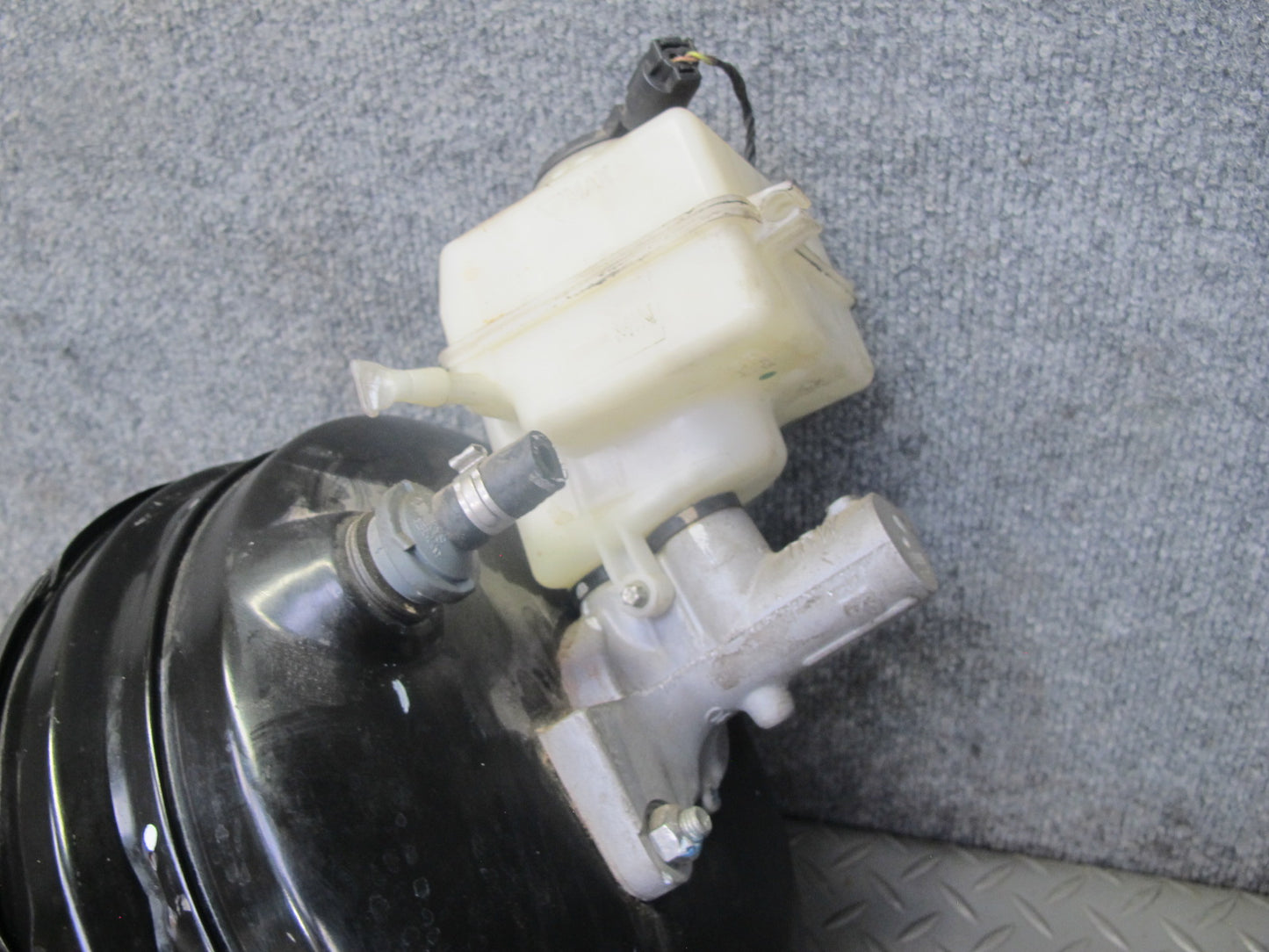 2008-2014 BMW E71 E72 X6 Brake Master Cylinder Booster Fluid Reservoir