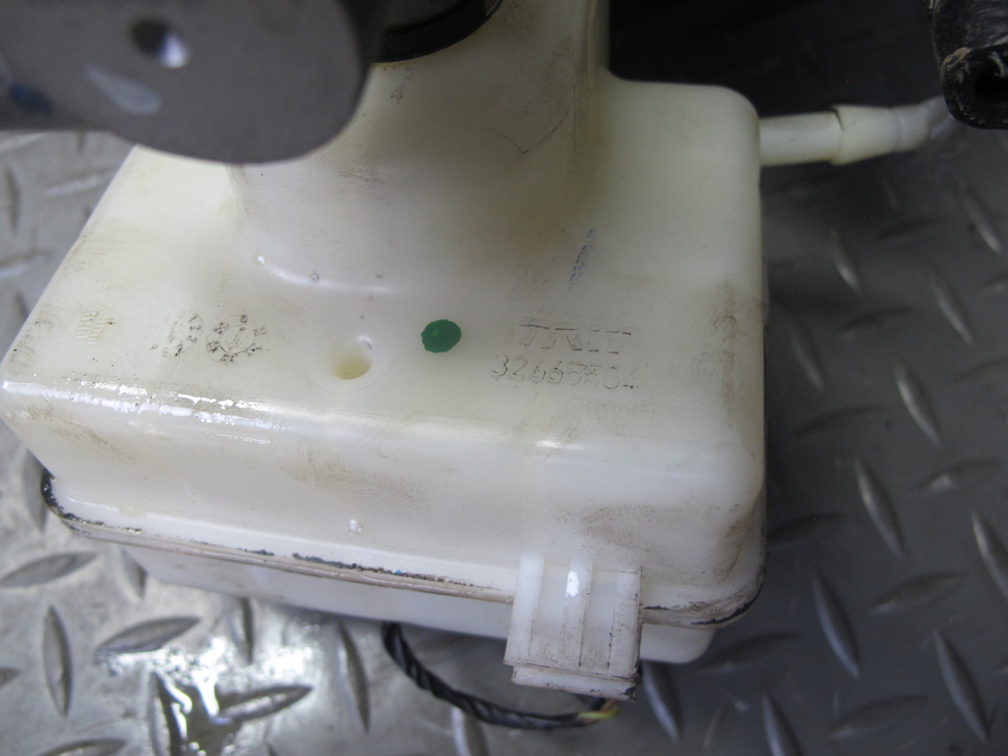 2008-2014 BMW E71 E72 X6 Brake Master Cylinder Booster Fluid Reservoir