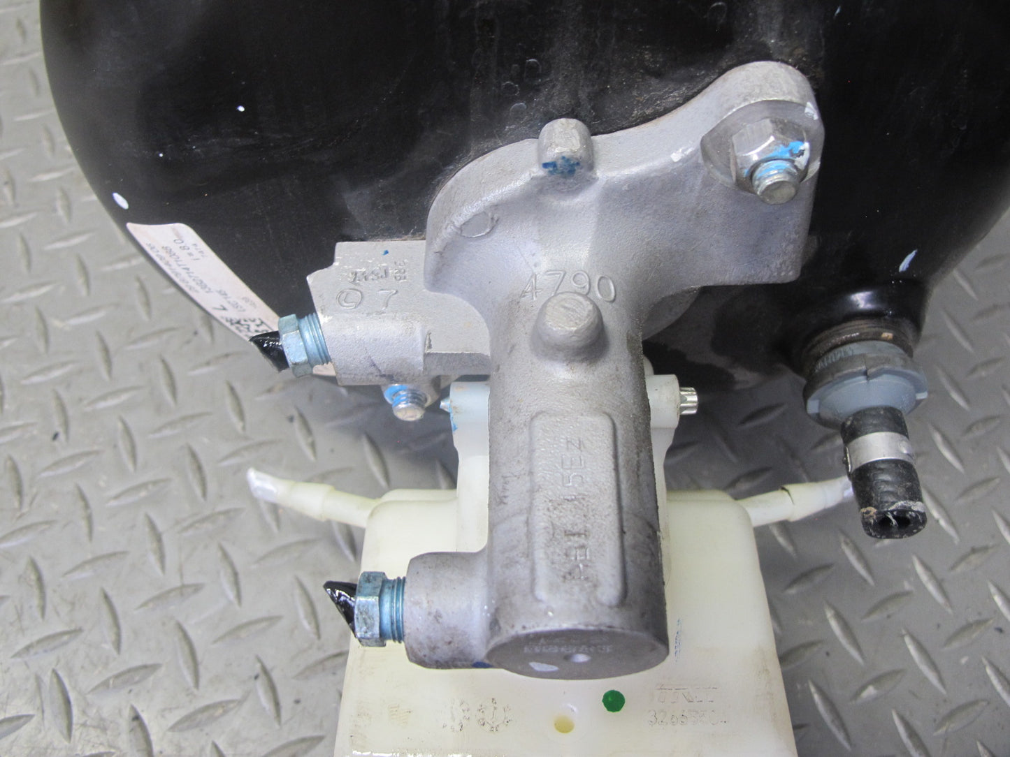 2008-2014 BMW E71 E72 X6 Brake Master Cylinder Booster Fluid Reservoir