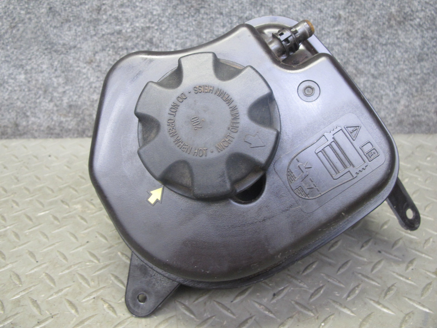 2008-2014 BMW E71 E72 X6 Radiator Coolant Overflow Expansion Tank Bottle 7647290