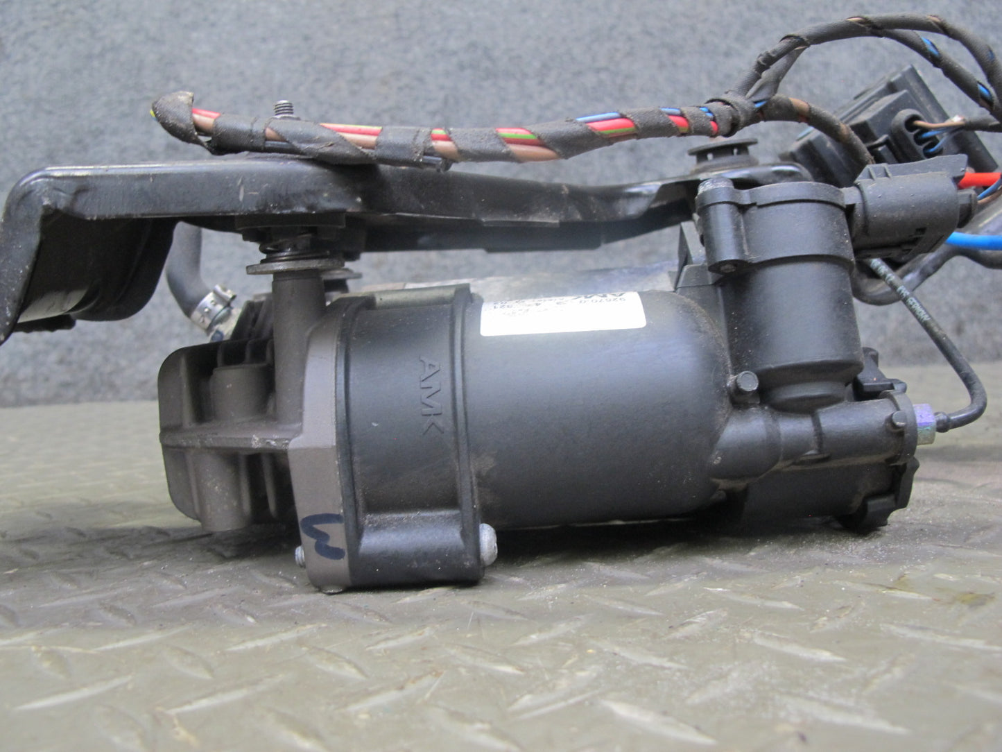2008-2014 BMW E71 E72 X6 Air Suspension Compressor Pump Motor 6859714