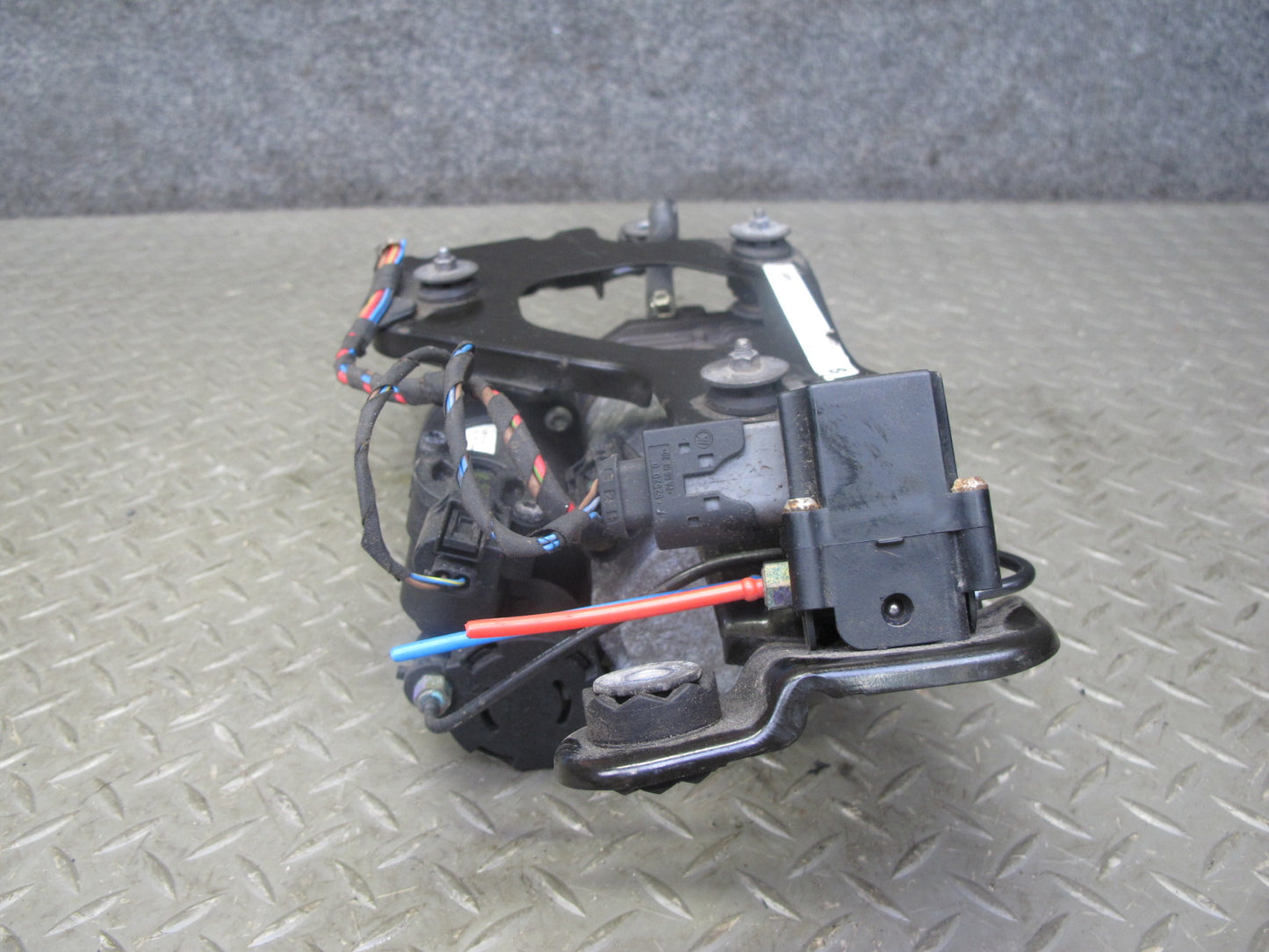 2008-2014 BMW E71 E72 X6 Air Suspension Compressor Pump Motor 6859714
