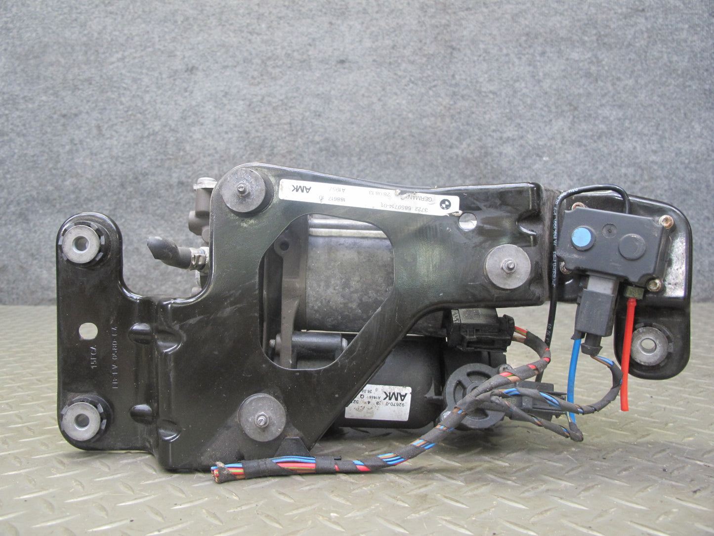 2008-2014 BMW E71 E72 X6 Air Suspension Compressor Pump Motor 6859714