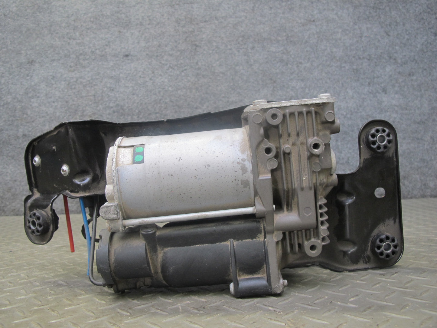 2008-2014 BMW E71 E72 X6 Air Suspension Compressor Pump Motor 6859714