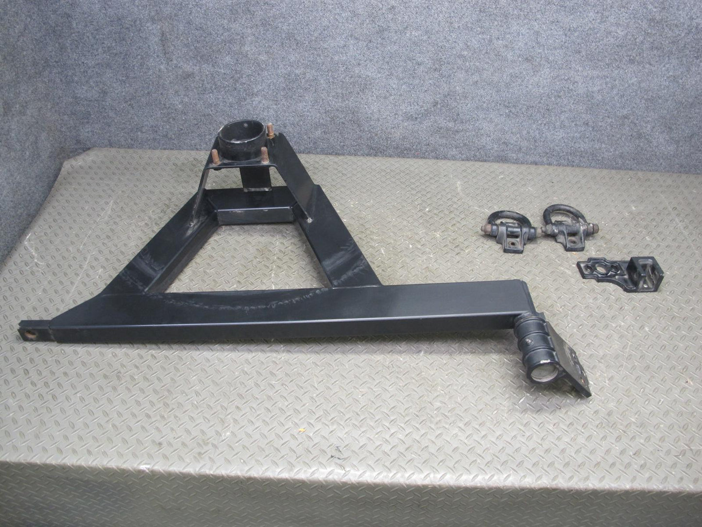 03-09 Hummer H2 Rear Trunk Spare Wheel Tire Carrier Holder Bracket W/ TOW Hook
