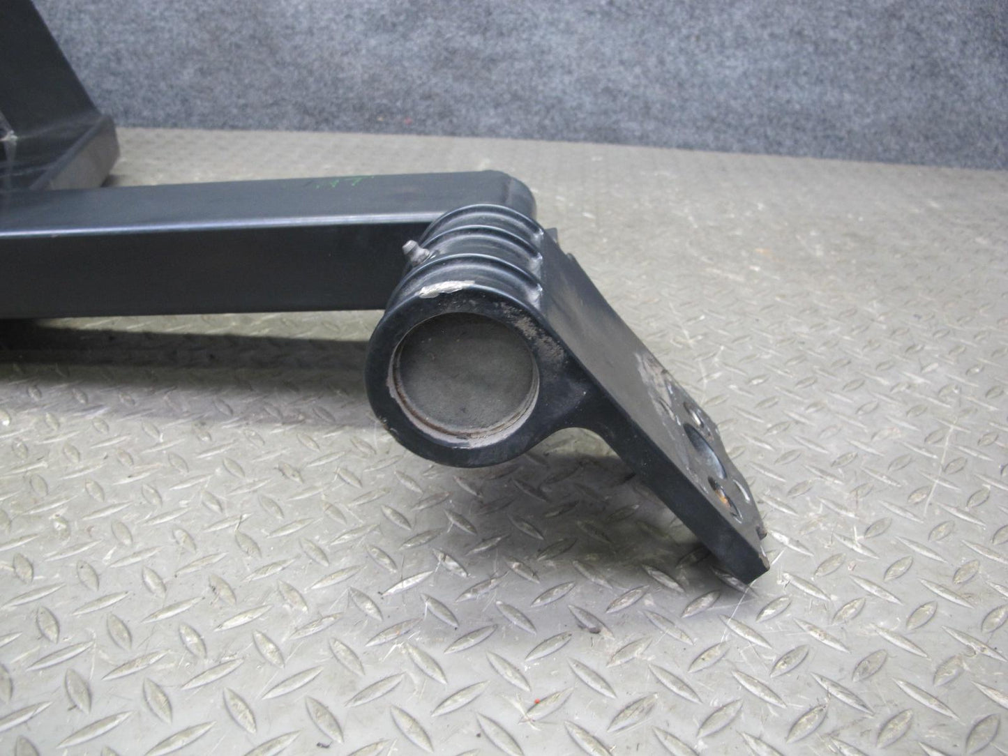 03-09 Hummer H2 Rear Trunk Spare Wheel Tire Carrier Holder Bracket W/ TOW Hook