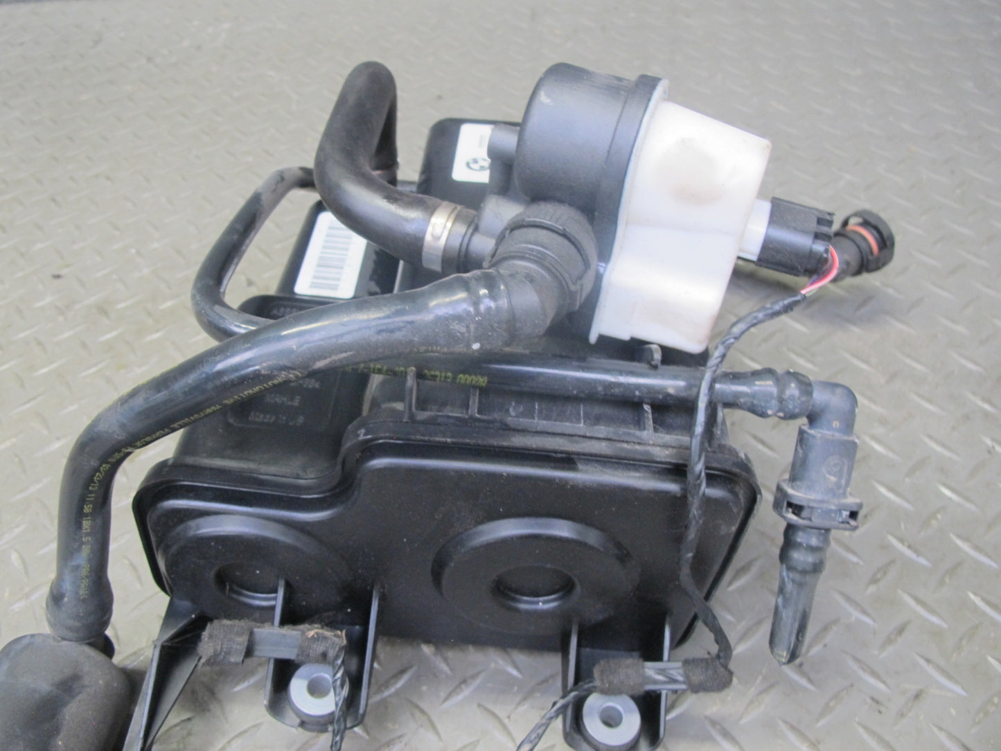 2008-2014 BMW E71 X6 Fuel Evap Vapor Charcoal Canister 7164407