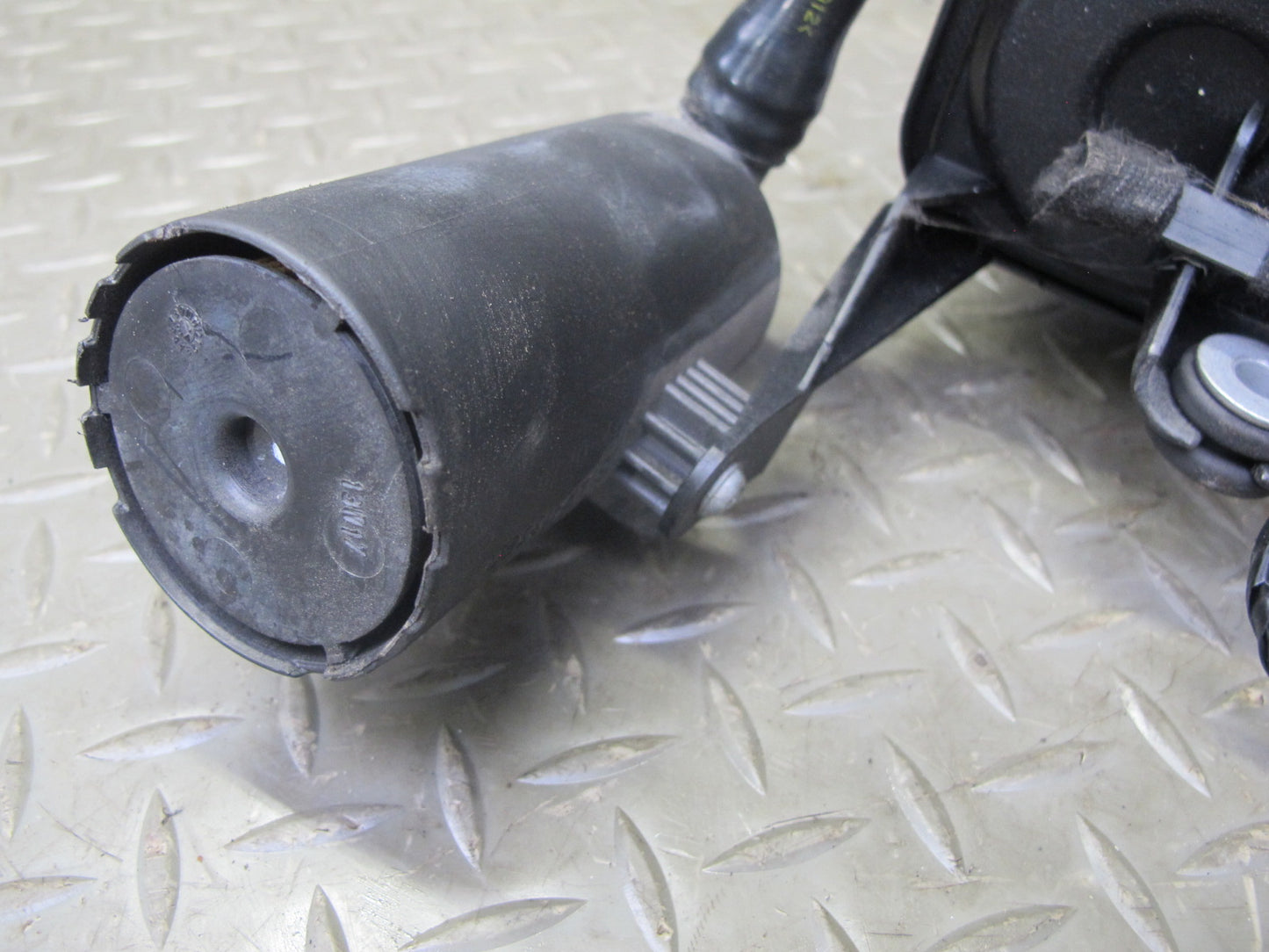 2008-2014 BMW E71 X6 Fuel Evap Vapor Charcoal Canister 7164407