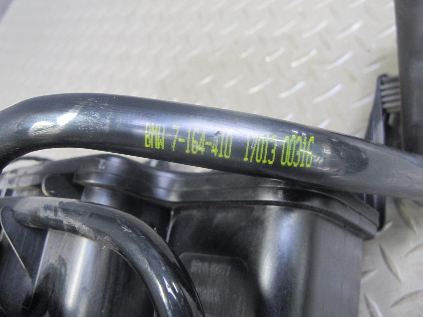 2008-2014 BMW E71 X6 Fuel Evap Vapor Charcoal Canister 7164407